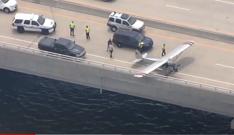Piloti 18 vjeçari ul në mënyrë të sigurt aeroplanin në urën amerikane (VIDEO)