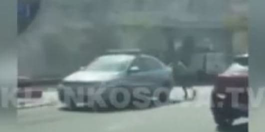 Ngec vetura e policisë në Kodër të Trimave, qytetarët dalin në ndihmë (VIDEO)