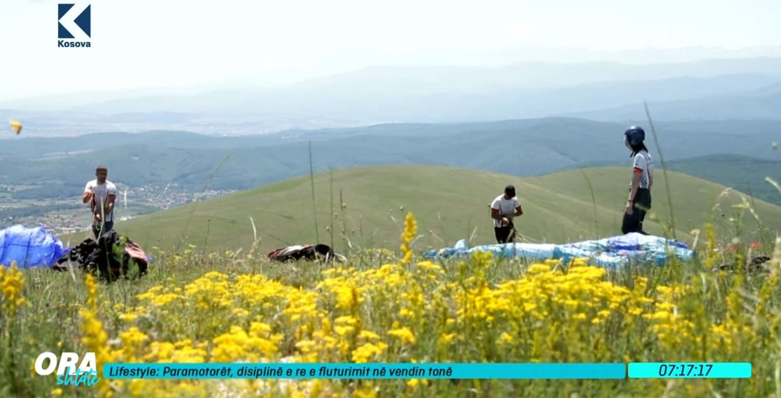 Paramotorët, disiplinë e re e fluturimit në Kosovë (VIDEO)