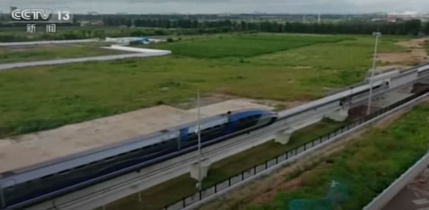 Me shpejtësi 600 kilometra në orë, Kina prodhon trenin më të shpejtë (VIDEO)
