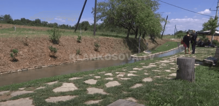 Banorët e Hanit të Elezit në hall me mungesën e ujit VIDEO)
