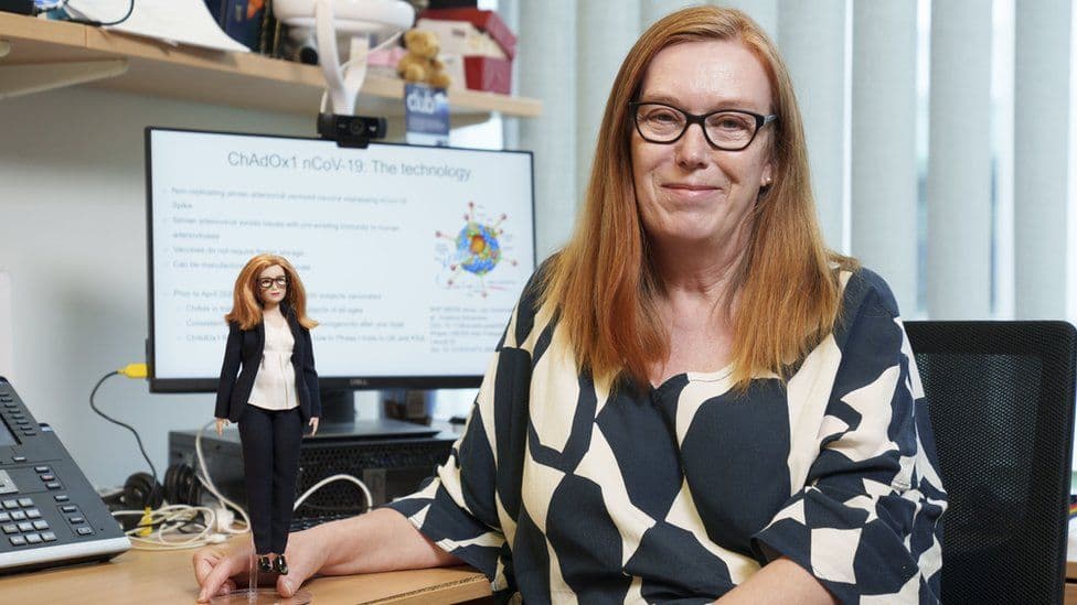 "Barbie" krijon kukullë figurën e shpikëses së vaksinës së Oksfordit, Dame Sarah Gilbert