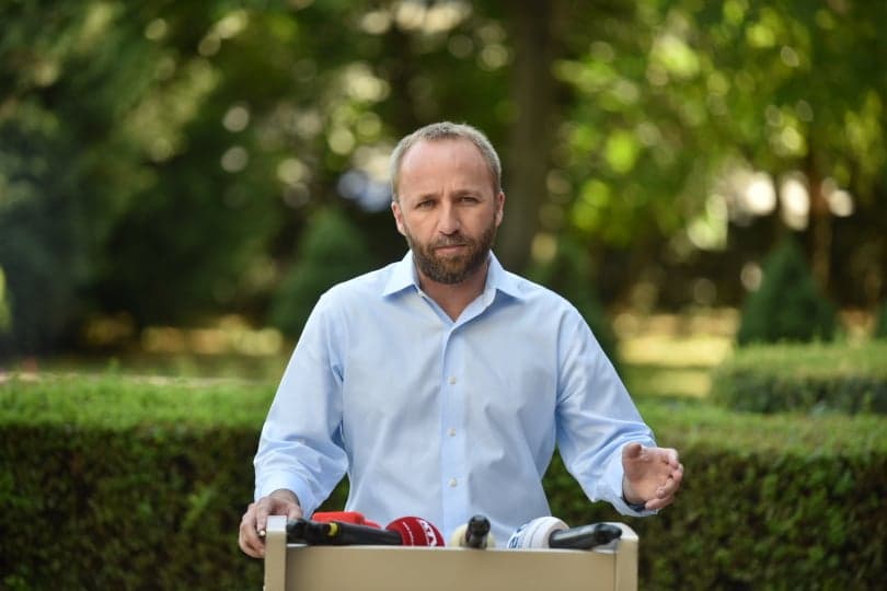 Tahiri: VV e nisi punën në Kuvend me emërime të familjarëve, sot e mbylli me kapjen e Auditorit