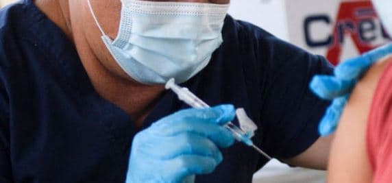 Efektiviteti i vaksinës kundër COVID-19 zbehet, SHBA planifikon të ofrojë doza përforcuese në shtator