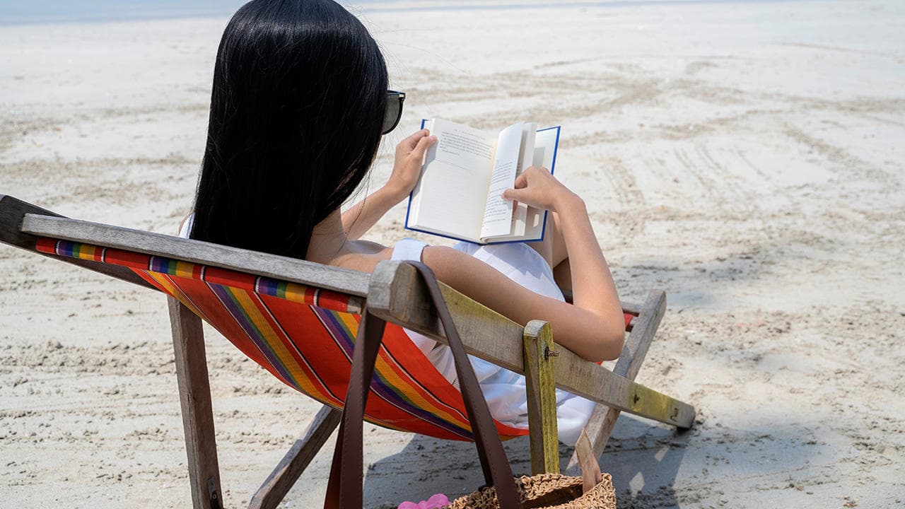 Disa nga librat të cilat duhet t'i lexoni në plazh gjatë verës