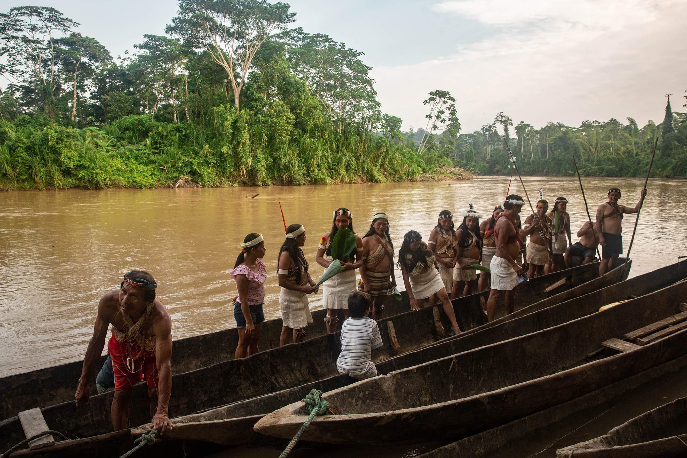 Jeta e një familjeje në Amazonën Ekuadoriale derisa fshati i tyre kërcënohet nga COVID-19 (VIDEO)