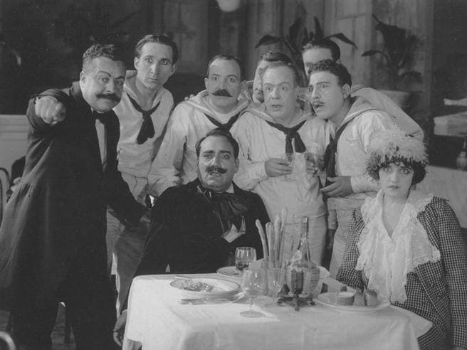 Pas 100 vitesh, filmi ku luajti aktori Enrico Caruso, ribashkohet me zë dhe fotografi