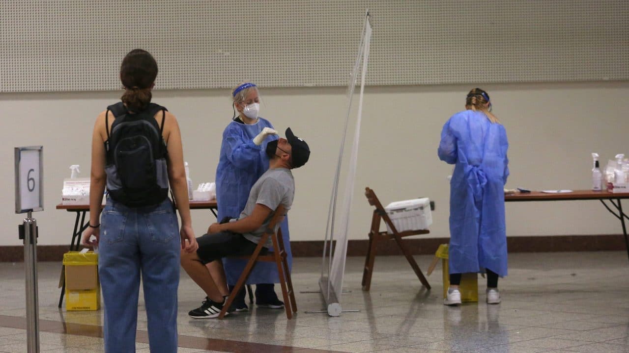 Greqia do të vendosë kufizime për të pavaksinuarit ndaj COVID-19