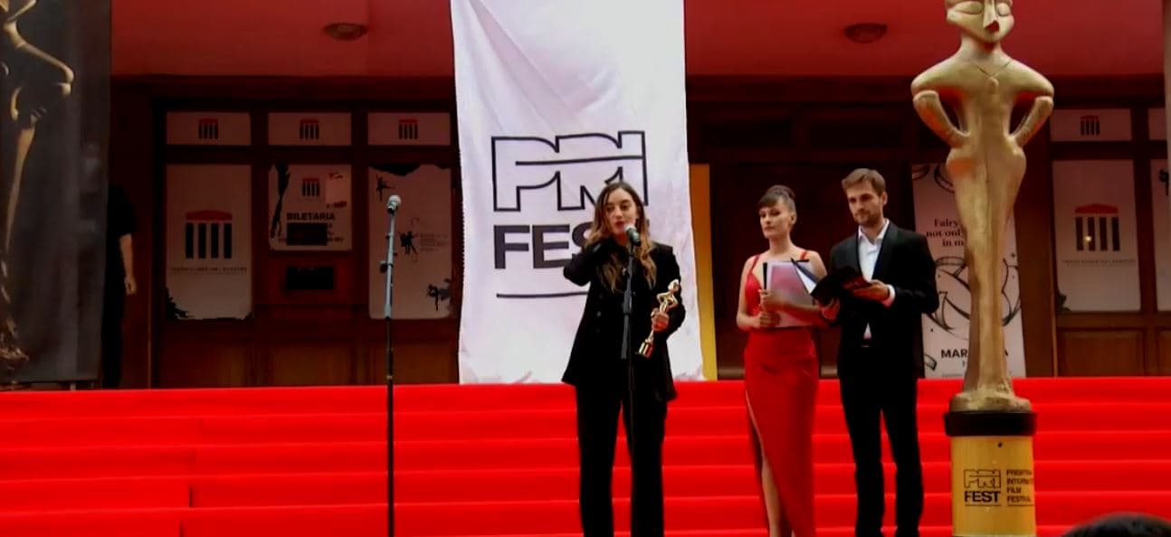 Luana Bajrami shpallet regjisorja më e mirë në PriFest