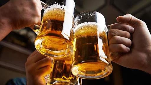 Është e vërtetë: Alkooli ju ndihmon të flisni më mirë një gjuhë të huaj