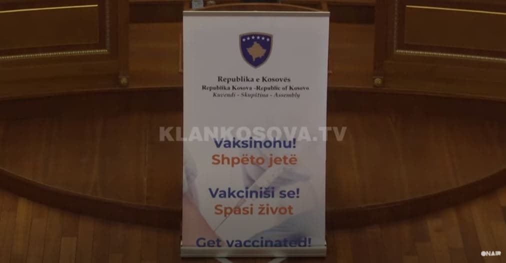 Deputetët apelojnë, nuk dihet sa janë vaksinuar (VIDEO)