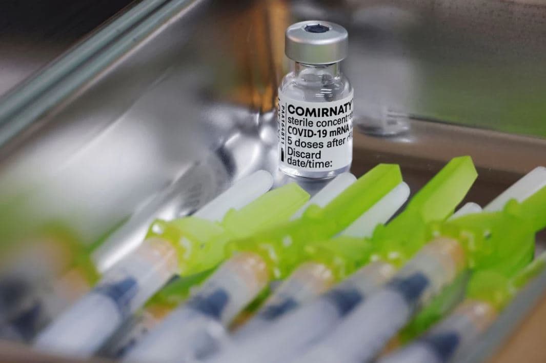 SHBA-të po synojnë që të japin miratim të plotë vaksinës kundër COVID-19 Pfizer