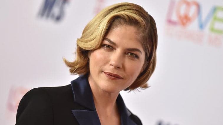 Selma Blair thotë se humori e ndihmon t'i përballojë vështirësitë shëndetësore