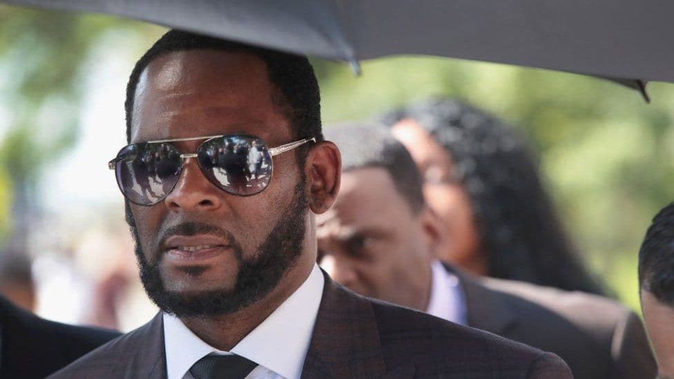 R. Kelly shpallet fajtor për abuzim seksual