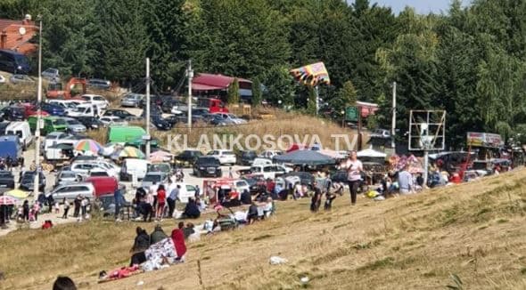 Në Prevallë policia kontrollon vizitorët për maska (FOTO)