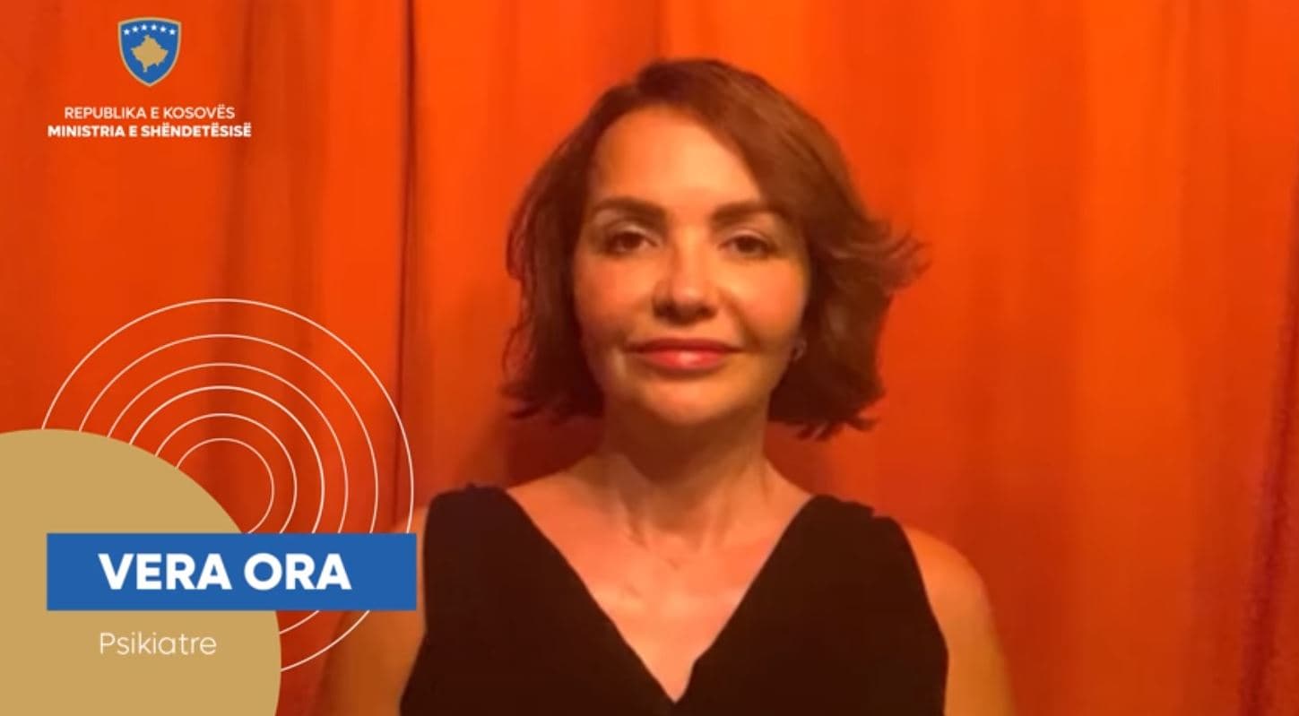 Nëna e Rita Orës fton kosovarët që të vaksinohen (VIDEO)