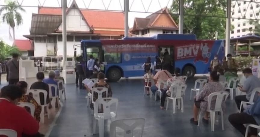 ‘100 të vaksinuar për 45 minuta’, tajlandezët vaksinohen në autobus (VIDEO)