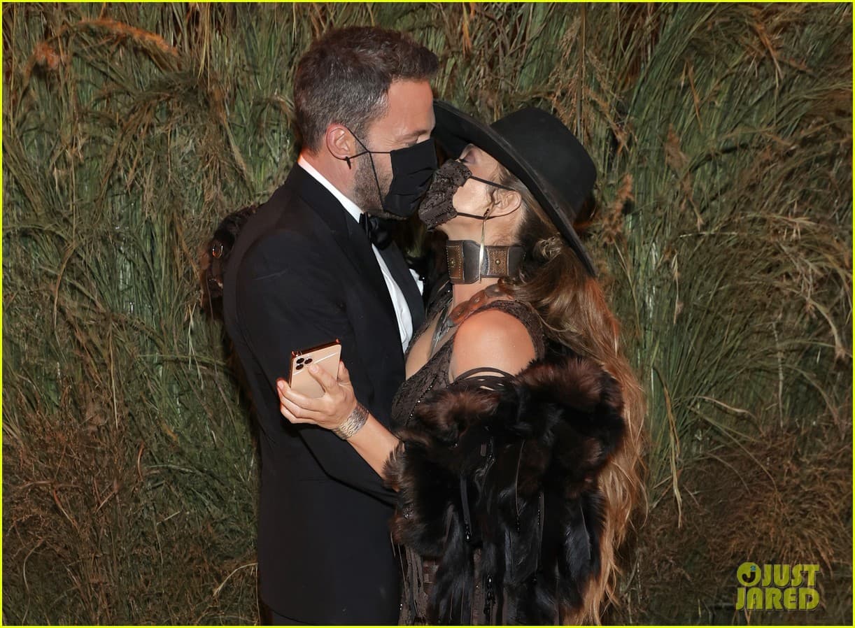 Ben Affleck iu bashkua Jennifer Lopez-it në Met Gala (FOTO)
