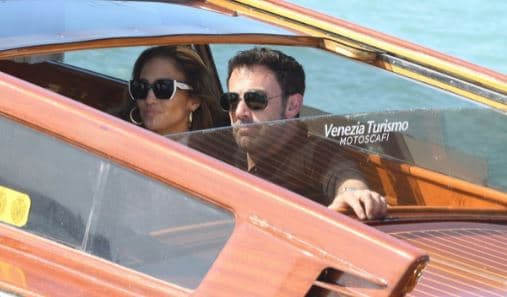 Jennifer dhe Ben arrijnë në Venecia të kapur për duar (FOTO)
