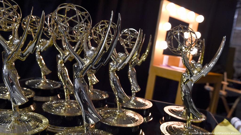 "The Crown" dhe "Ted Lasso" rrëmbejnë çmimet kryesore në Emmy