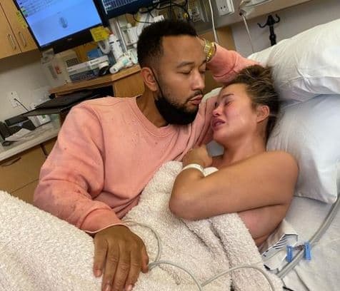 Chrissy kujton të birin që e humbi para një viti (FOTO)