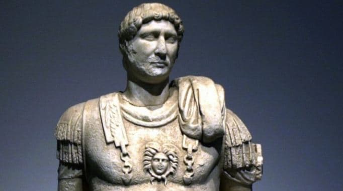 Në Turqi gjinden pjesë të statujës së Perandorit Romak Hadrian