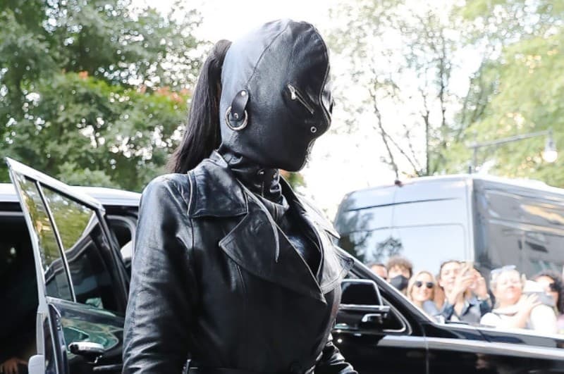 Kim Kardashian irriton fansat me paraqitjen e saj ku mbulon edhe fytyrën