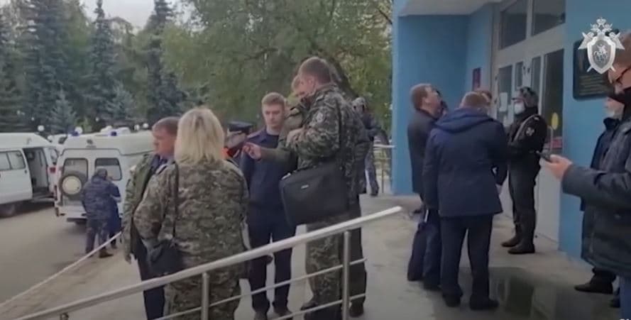 Hetuesit rusë publikojnë pamje të vendit ku ndodhën të shtënat (VIDEO)