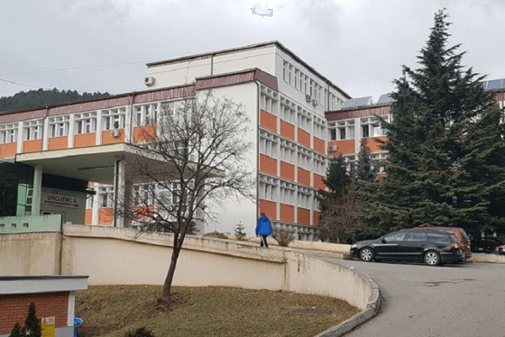 40 pacientë me COVID-19 në gjendje të rëndë në spitalin e Pejës