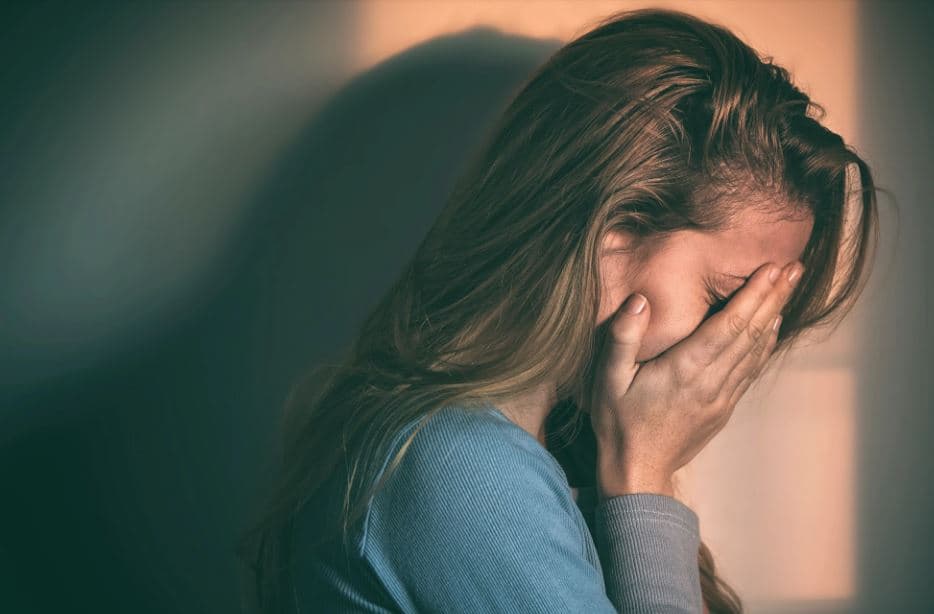 Gjërat që kurrë nuk duhet t’ia thoni dikujt që lufton me probleme të shëndetit mendor
