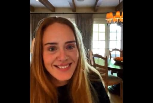 Adele u tregon fansave disa sekuenca të këngës së re live në Instagram (VIDEO)