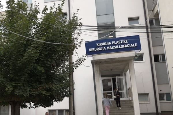 Kirurgjia Plastike hap dyert për gratë që kaluan kancerin dhe duan të bëjnë rikrijimin e gjirit