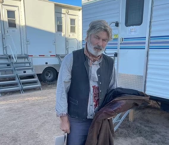 “Rust” i Alec Baldwin ‘nuk do të përfundojë kurrë’ pas tragjedisë në xhirime