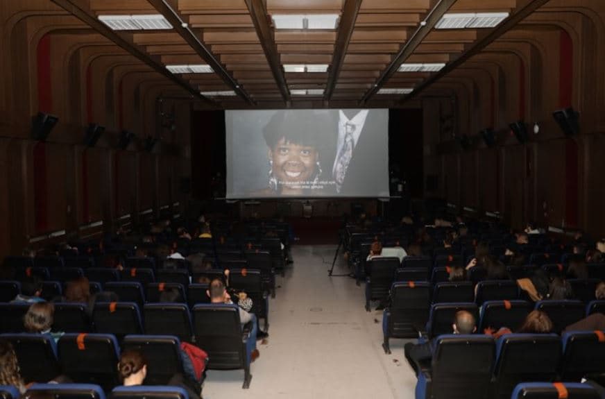 “Mirëdita, dobar dan!” në Prishtinë mes dy dimensioneve të jashtëzakonshme