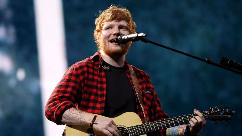 Ed Sheeran publikon albumin “Equals” (FOTO)