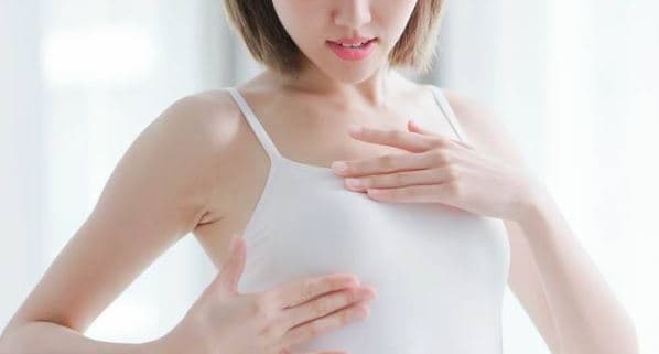 Përveç gungave, shenjat e tjera që tregojnë se keni kancer të gjirit