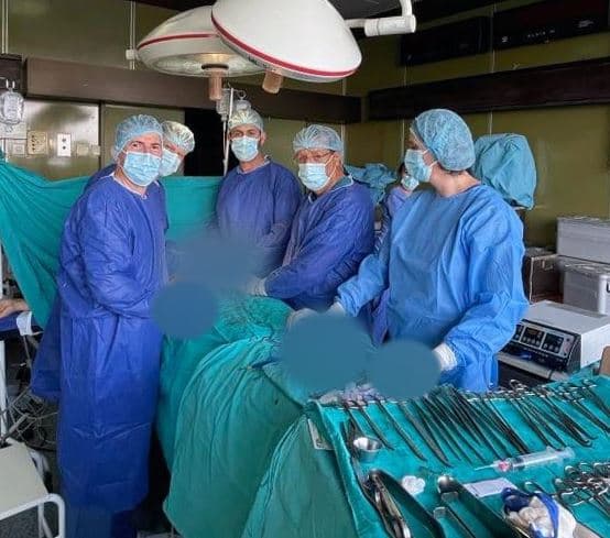 Operohet me sukses 26 vjeçari me tumor ngjitur për aortën abdominale