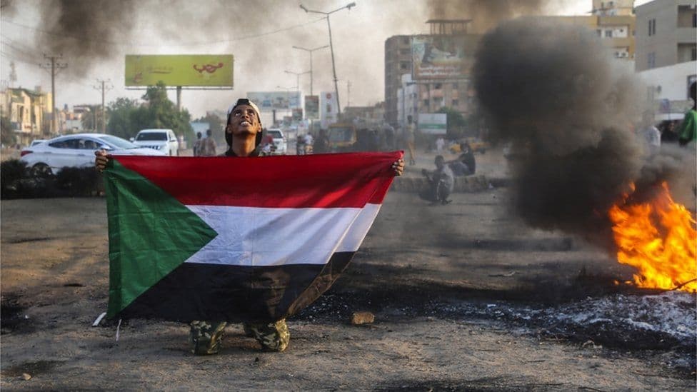 Banka Botërore pezullon ndihmën për Sudanin pas marrjes së kontrollit ushtarak