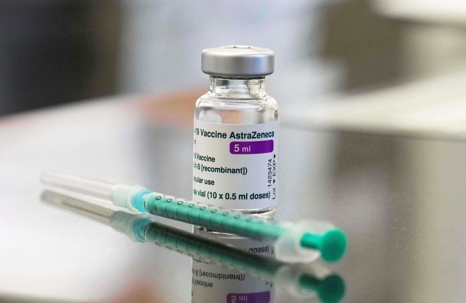 Britania hedh 600,000 doza të AstraZeneca që iu doli afati, konsiderohet "skandal absolut"