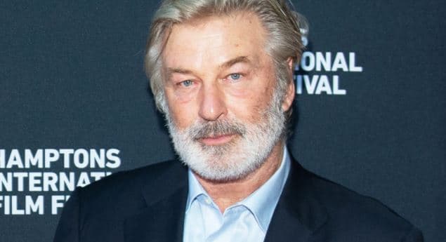 Baldwin i bën thirrje Hollywood-it që të ketë një oficer policie gjatë xhirimeve