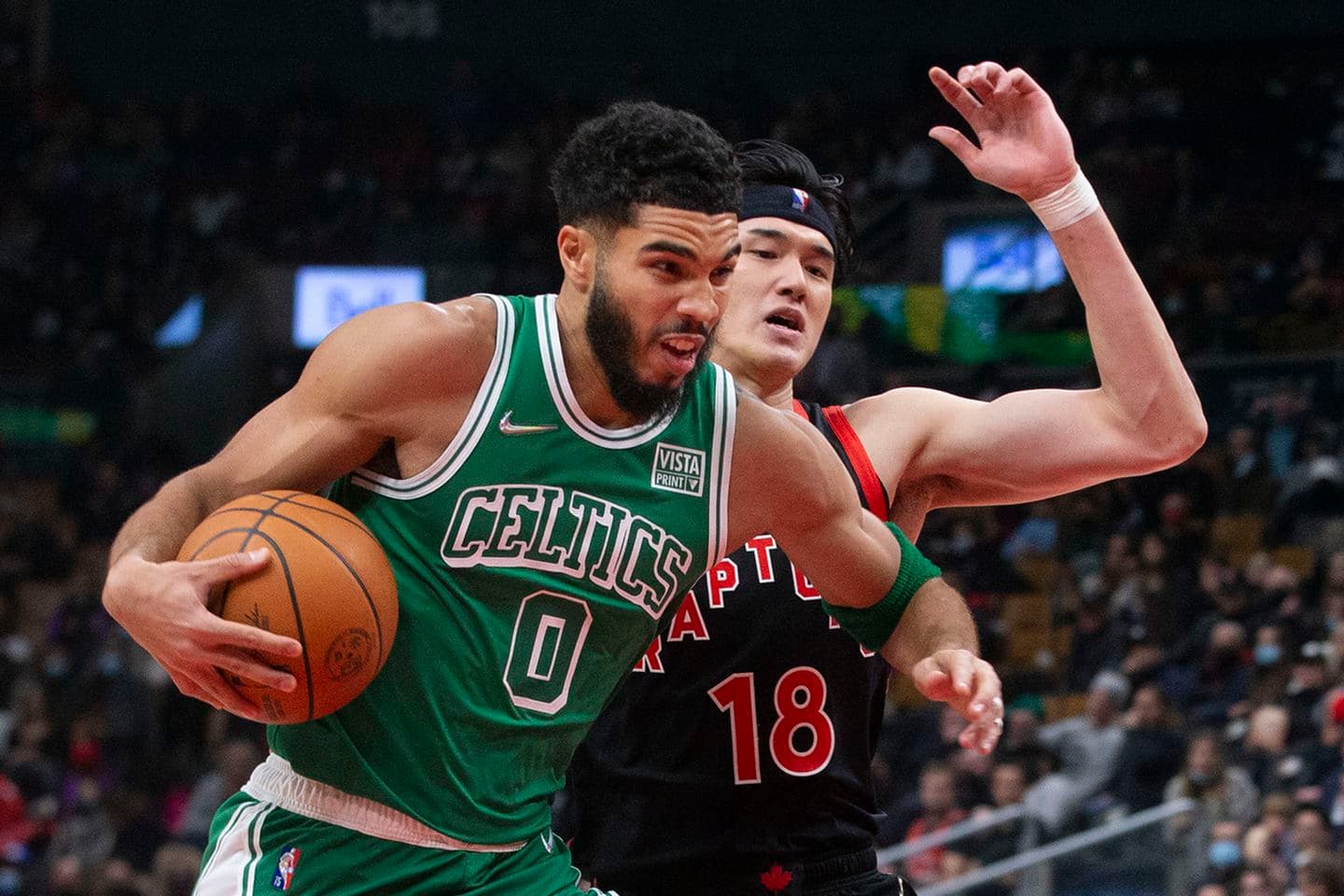 Celtics triumfon ndaj Raptors (VIDEO)