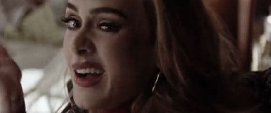 Adele poston çaste qesharake nga xhirimi i “Easy on Me” (VIDEO)