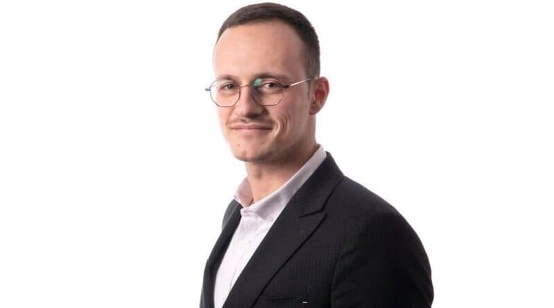 Alban Hyseni dorëhiqet si deputet para se ta marrë detyrën si Kryetar i Gjilanit (Dokument)