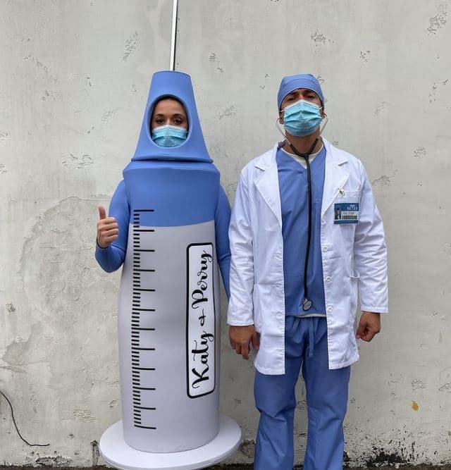 Katy Perry u 'bë' vaksinë antiCOVID për Halloween