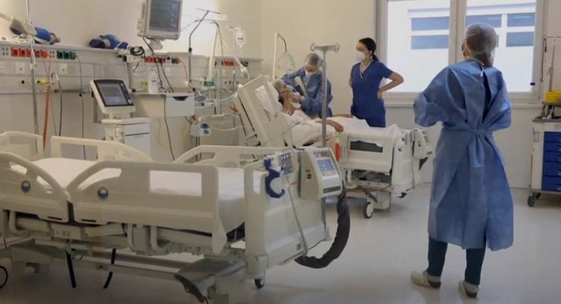 Mjekët e Bosnjës po përgatiten për valën e re ndërsa koronavirusi po përhapet (VIDEO)