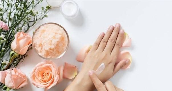 Vaj ulliri dhe përbërës të tjerë natyralë për rutinën tuaj të kujdesit të lëkurës dimërore