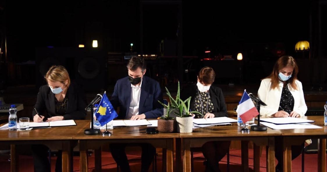 Kosova dhe Franca thellojnë bashkëpunimin kulturor, nënshkruajnë marrëveshje