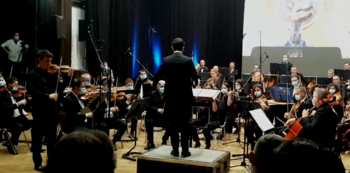 Dirigjenti italian, Giulio Arnofi dhe Filarmonia e Kosovës sollën para publikut "Katër Stinët" e Vivaldit (VIDEO)