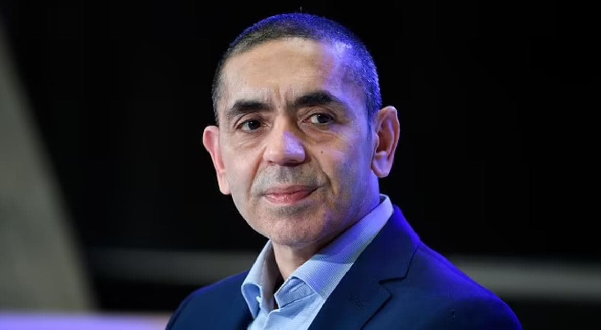 “Omicron” nuk ka gjasa të shkaktojë sëmundje të rëndë te njerëzit e vaksinuar me Pfizer, thotë shefi i BioNTech