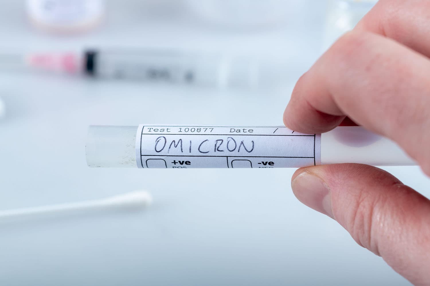 Ekspertët për variantin “Omicron”: Rastet në Mbretërinë e Bashkuar mund të rriten në 15 mijë